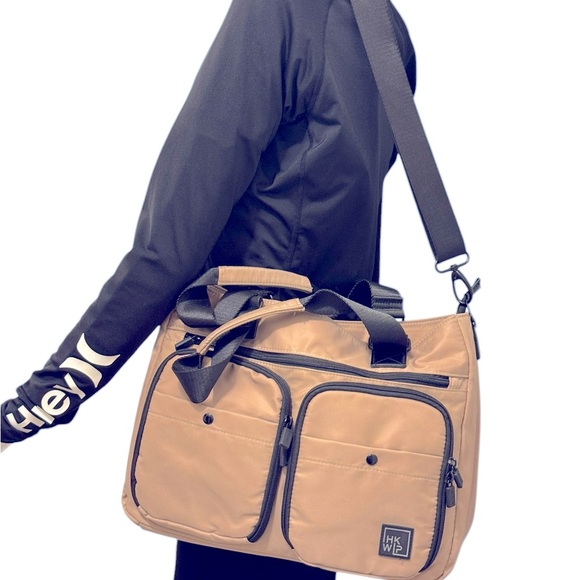 THE CARGO CATCHALL TOTE CAMEL with Black Accents in new conditions, screen pad - Picture 1 of 14